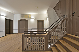ARH - Zentralfoyer mit restaurierter Treppe